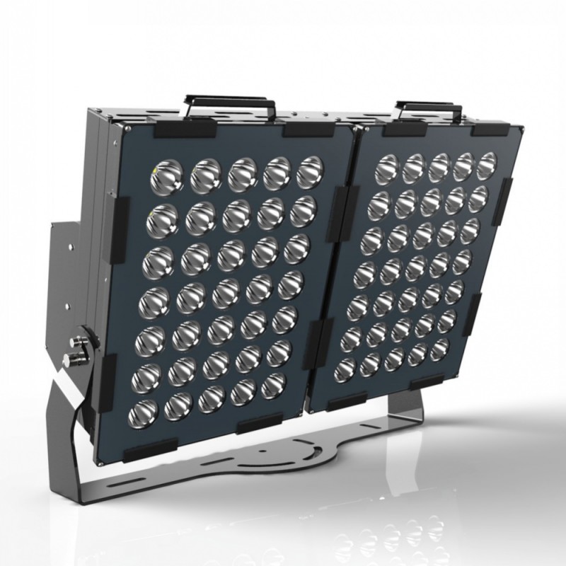 Projecteur LED extérieur Lumen - Outdoor Sport Uk avis et prix